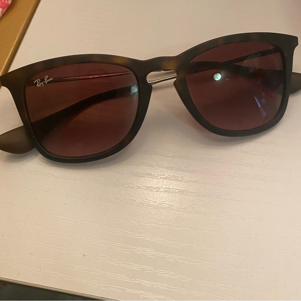 rayban | tortoise (don’t remember the style)